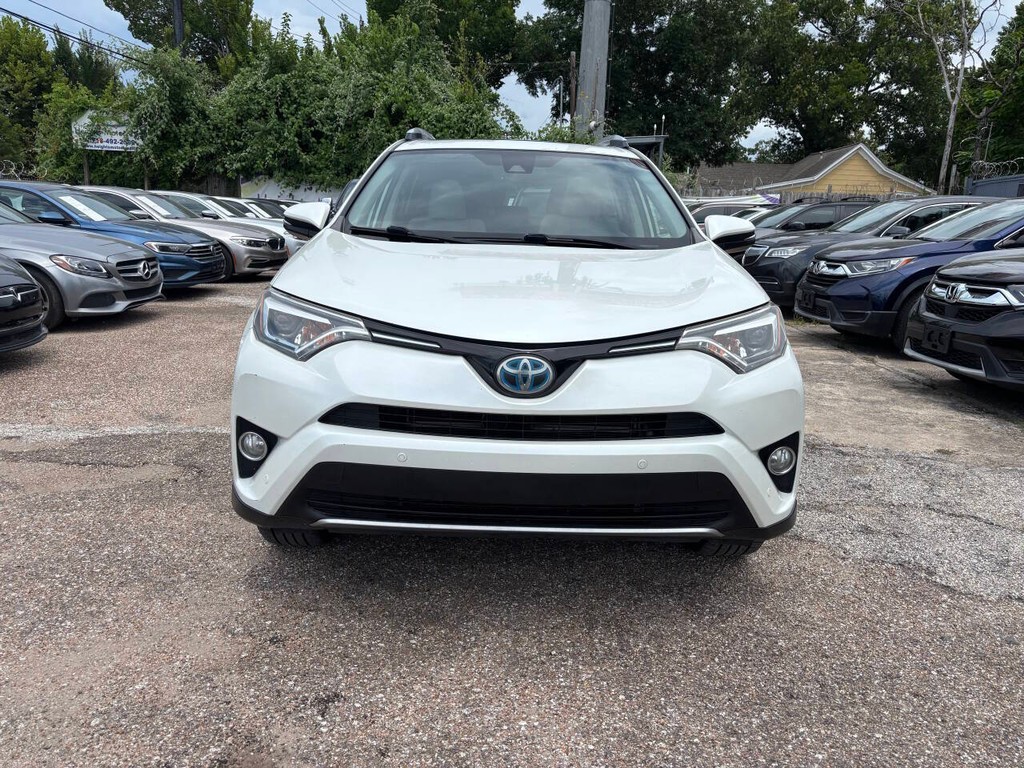 Toyota RAV4 Hybrid Vehicle Full-screen Gallery Image 02