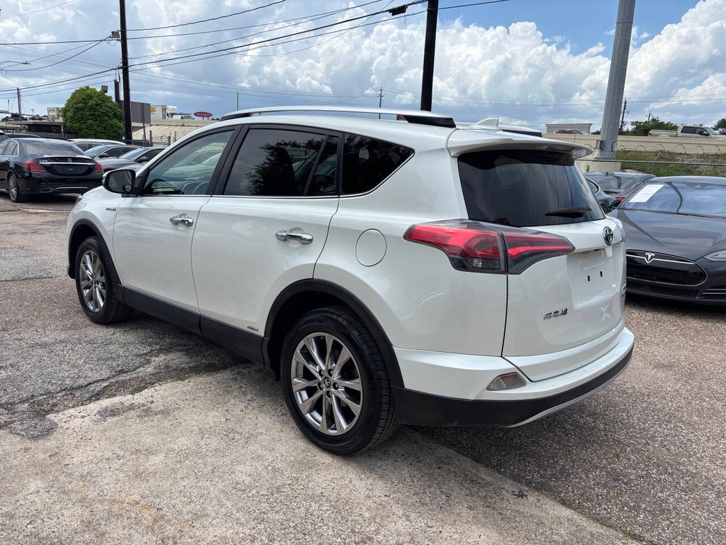 Toyota RAV4 Hybrid Vehicle Full-screen Gallery Image 05