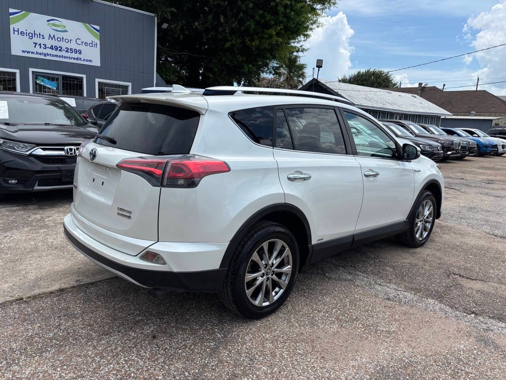 Toyota RAV4 Hybrid Vehicle Full-screen Gallery Image 07