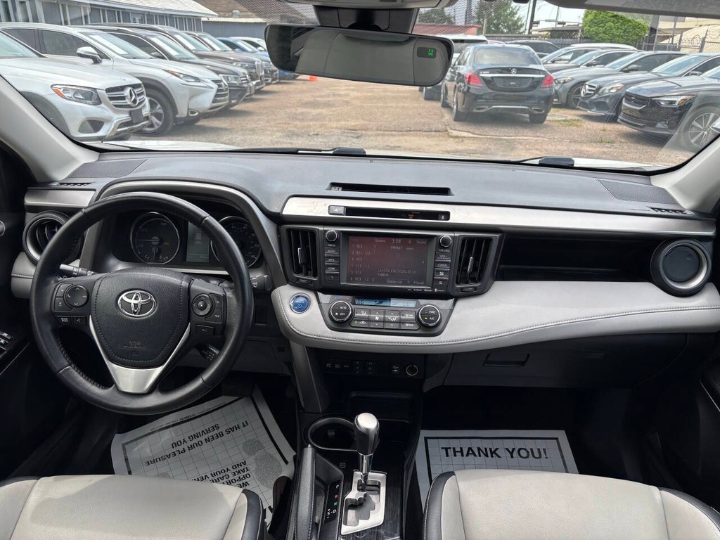 Toyota RAV4 Hybrid Vehicle Full-screen Gallery Image 21