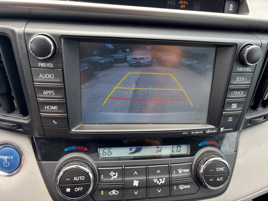 Toyota RAV4 Hybrid Vehicle Full-screen Gallery Image 23