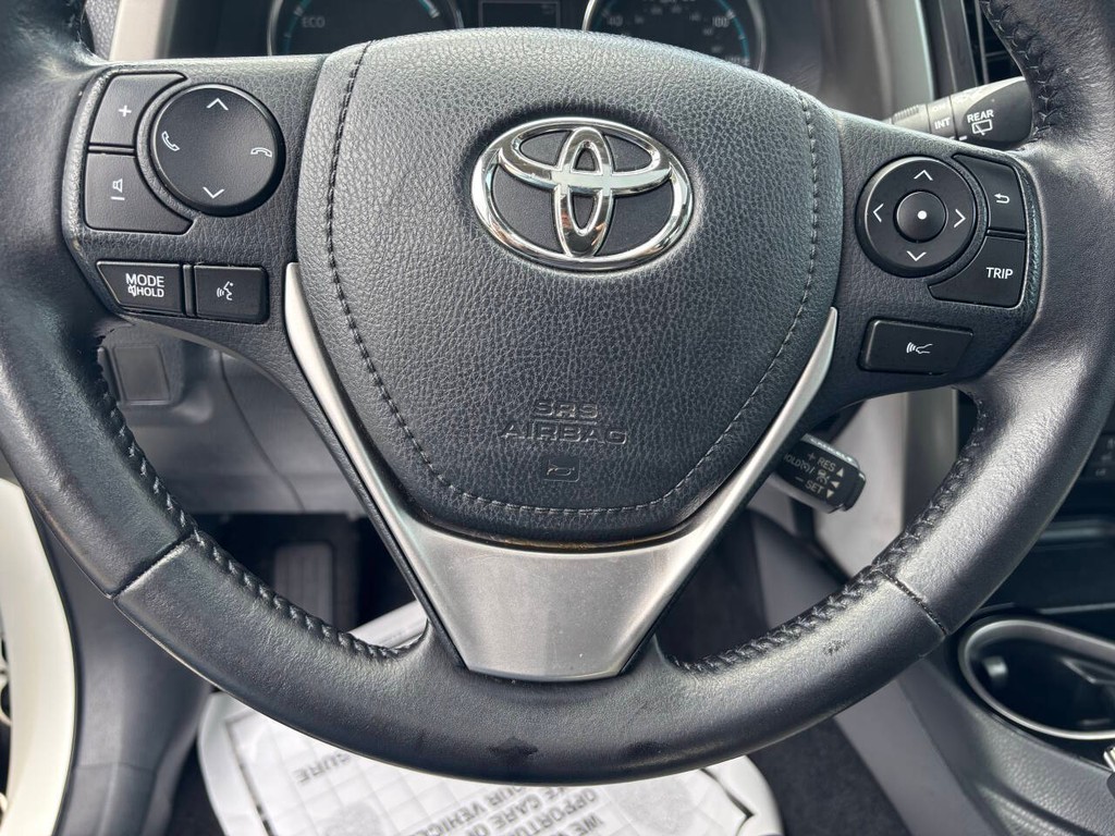 Toyota RAV4 Hybrid Vehicle Full-screen Gallery Image 27