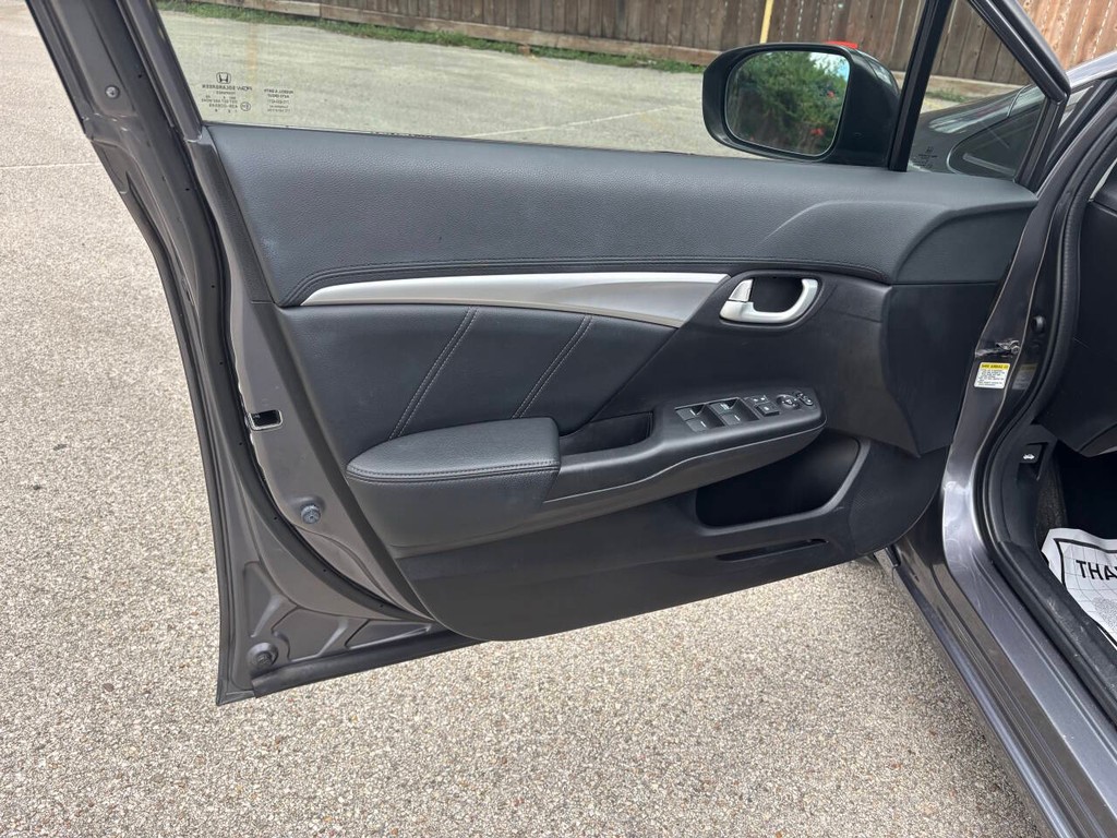 Honda Civic Sedan Vehicle Full-screen Gallery Image 10