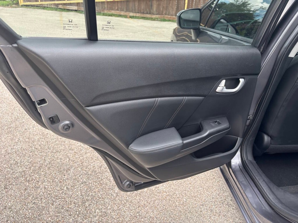 Honda Civic Sedan Vehicle Full-screen Gallery Image 15