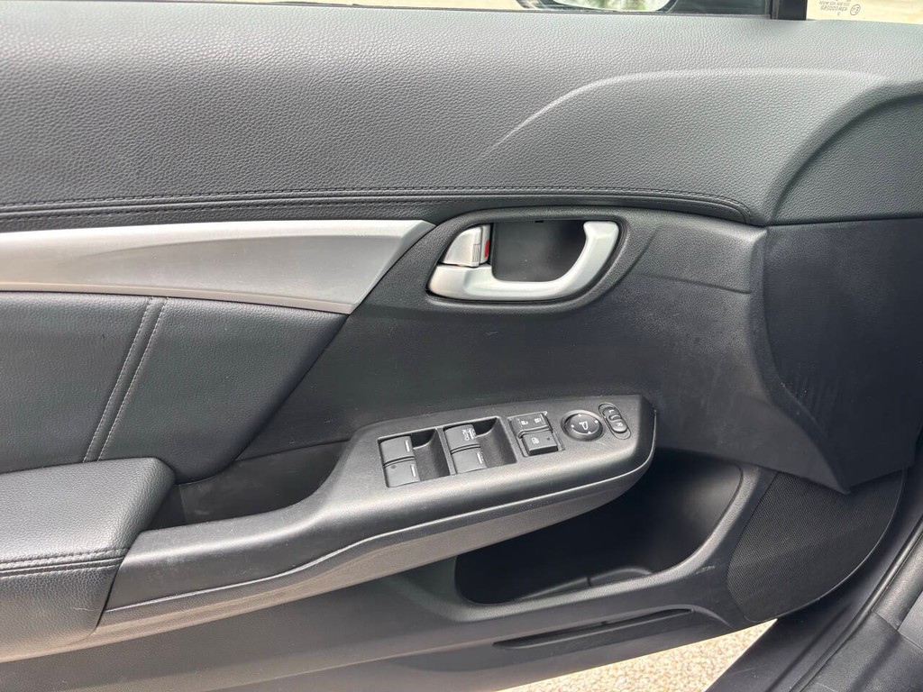 Honda Civic Sedan Vehicle Full-screen Gallery Image 27