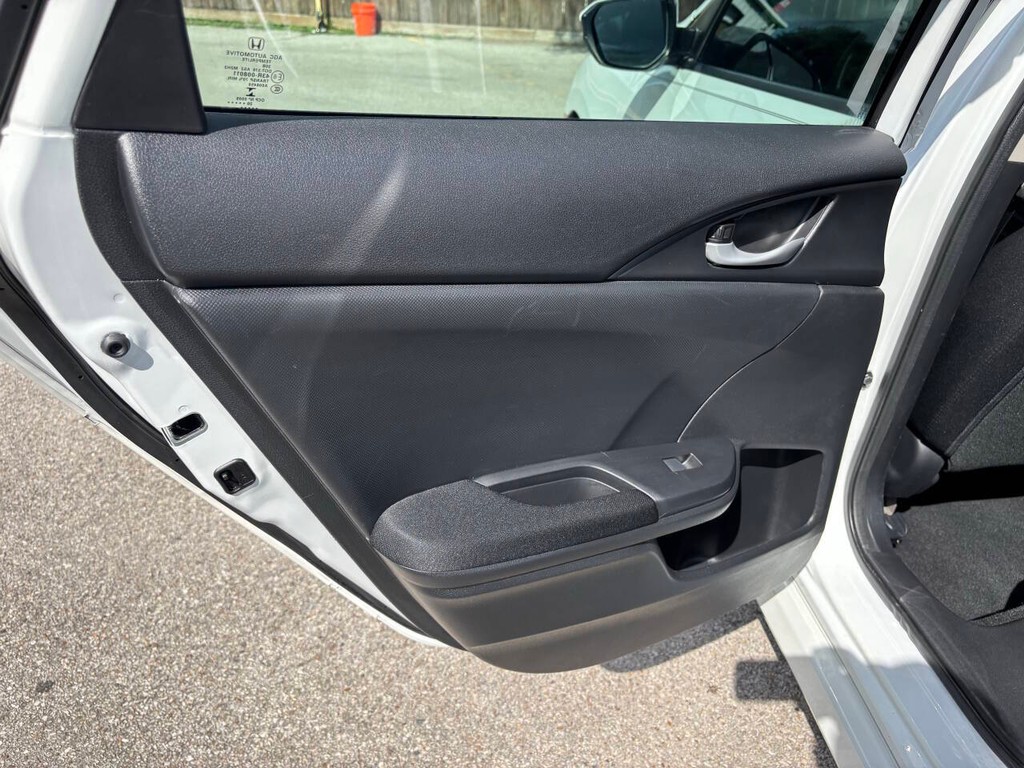 Honda Civic Sedan Vehicle Full-screen Gallery Image 14