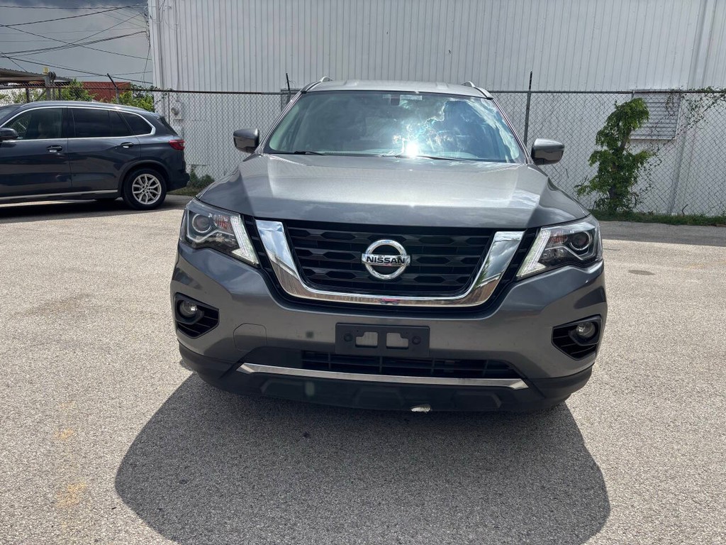 Nissan Pathfinder Vehicle Full-screen Gallery Image 02