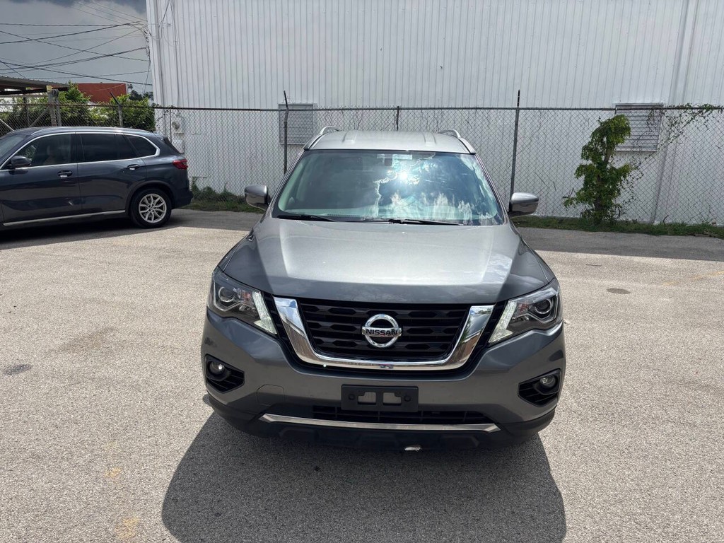Nissan Pathfinder Vehicle Full-screen Gallery Image 03