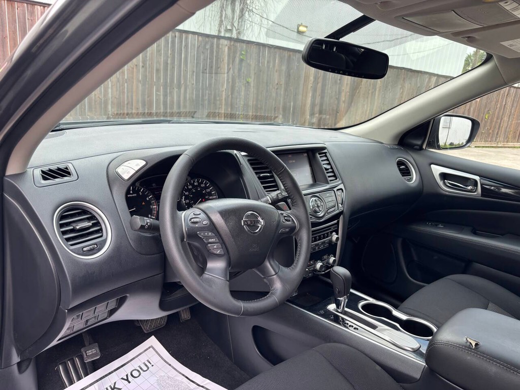 Nissan Pathfinder Vehicle Full-screen Gallery Image 08