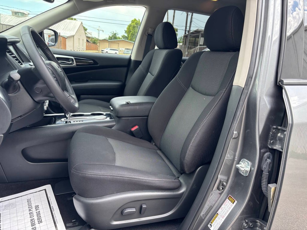 Nissan Pathfinder Vehicle Full-screen Gallery Image 09