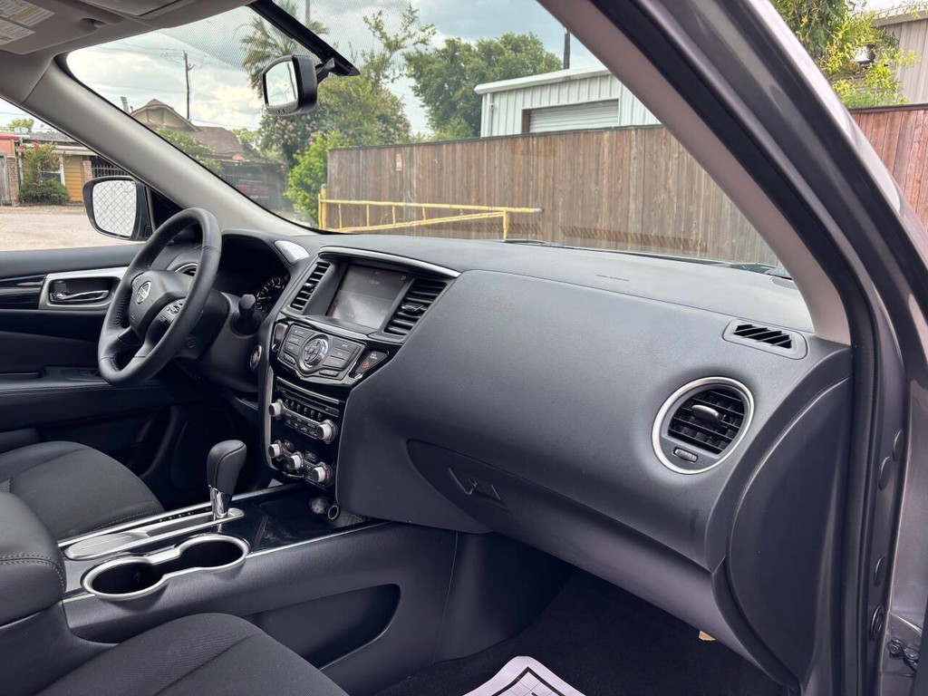 Nissan Pathfinder Vehicle Full-screen Gallery Image 11