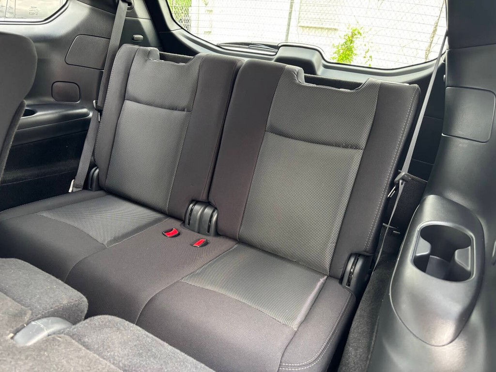 Nissan Pathfinder Vehicle Full-screen Gallery Image 18