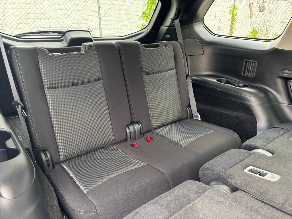 Nissan Pathfinder Vehicle Full-screen Gallery Image 19