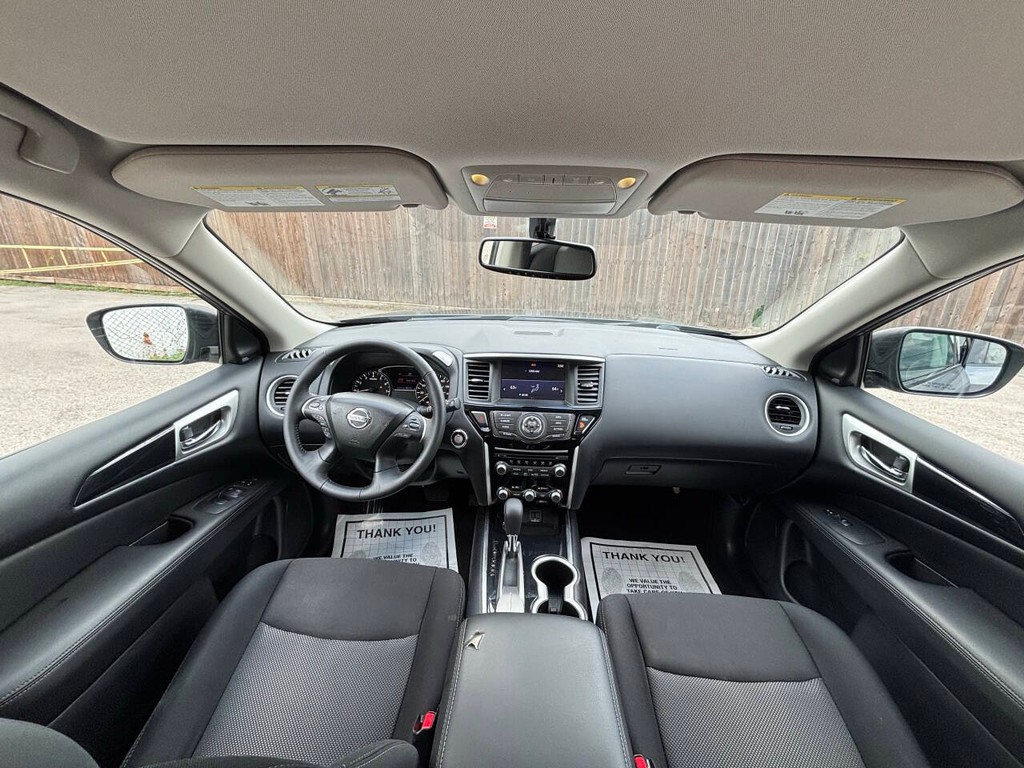 Nissan Pathfinder Vehicle Full-screen Gallery Image 21