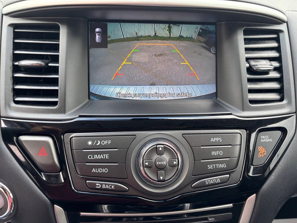 Nissan Pathfinder Vehicle Full-screen Gallery Image 24