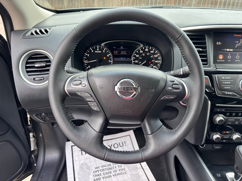 Nissan Pathfinder Vehicle Full-screen Gallery Image 26
