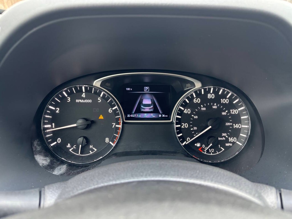Nissan Pathfinder Vehicle Full-screen Gallery Image 29