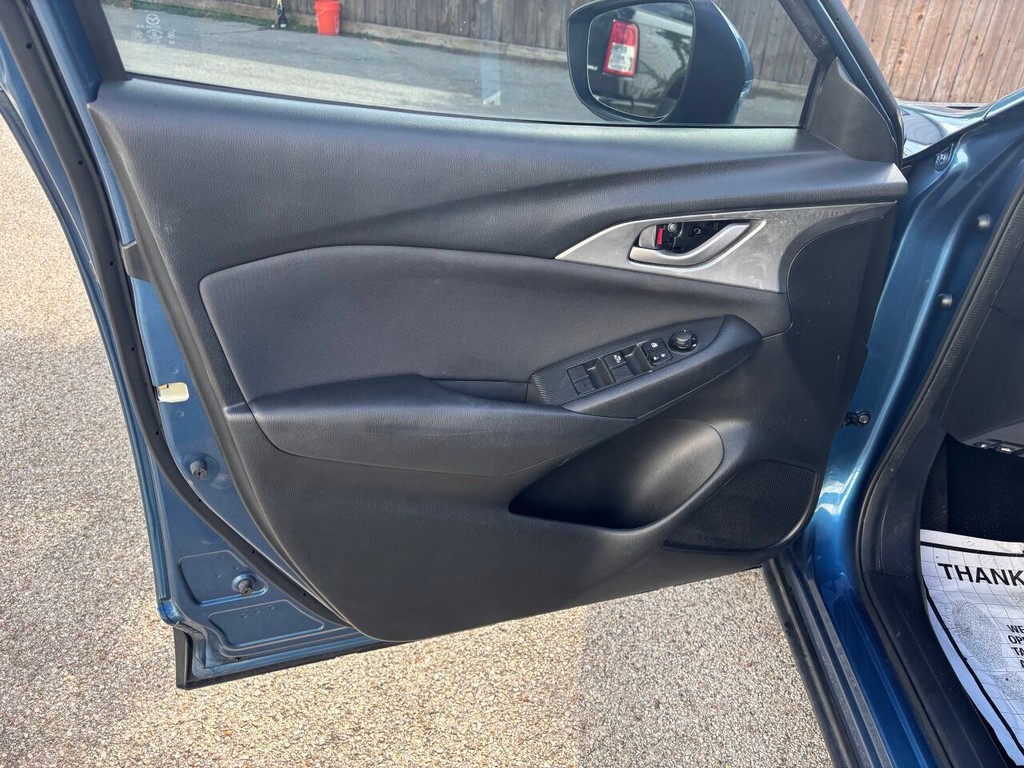Mazda CX-3 Vehicle Full-screen Gallery Image 09