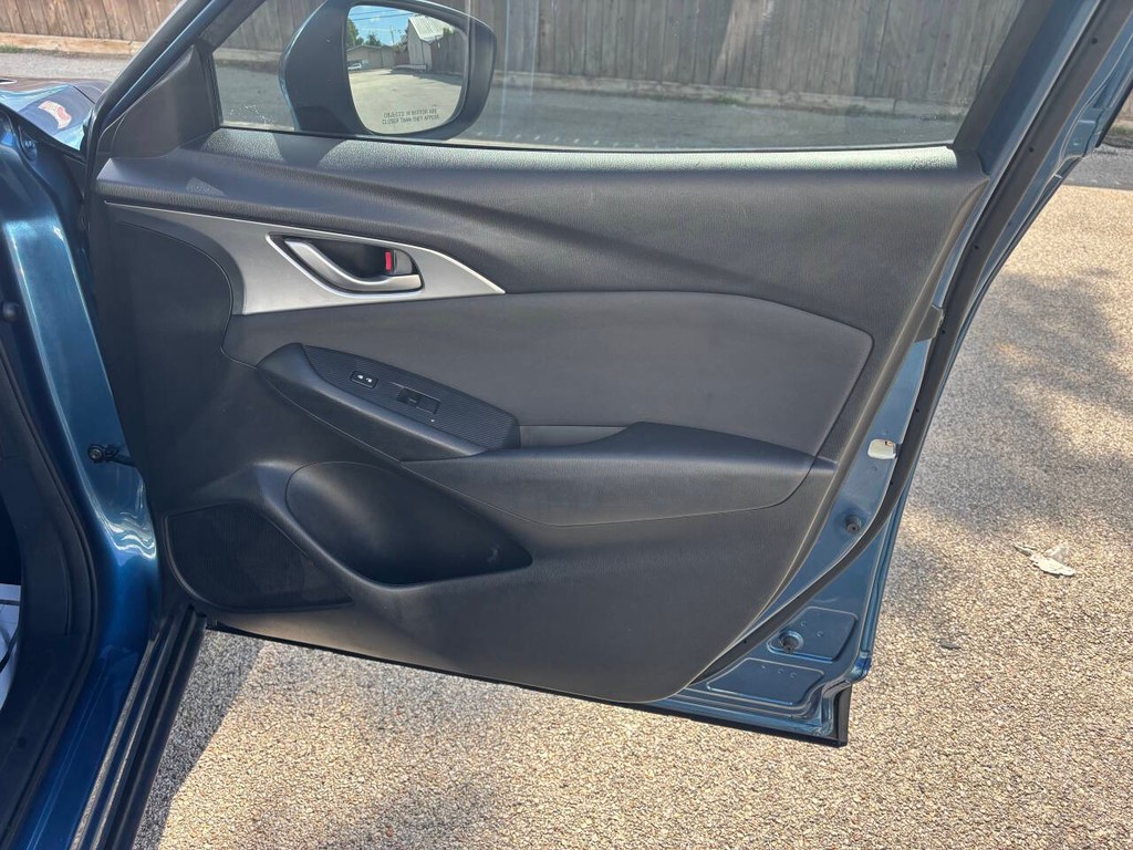Mazda CX-3 Vehicle Full-screen Gallery Image 12