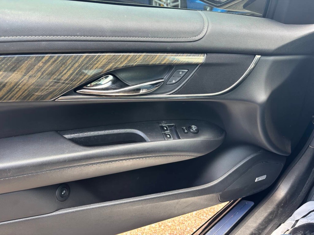 Cadillac ATS Coupe Vehicle Full-screen Gallery Image 23