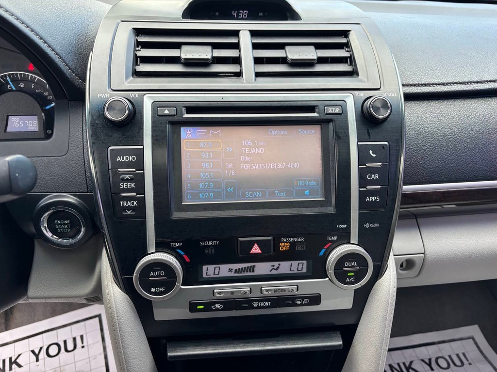 Toyota Camry Vehicle Full-screen Gallery Image 21