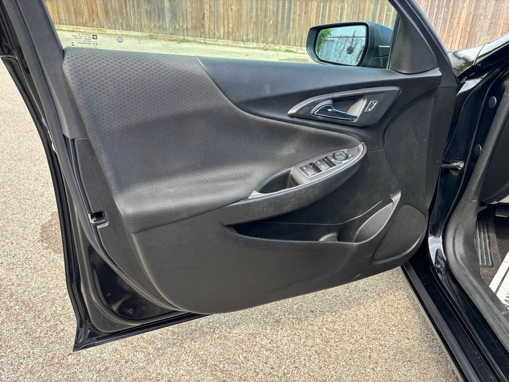 Chevrolet Malibu Vehicle Full-screen Gallery Image 10