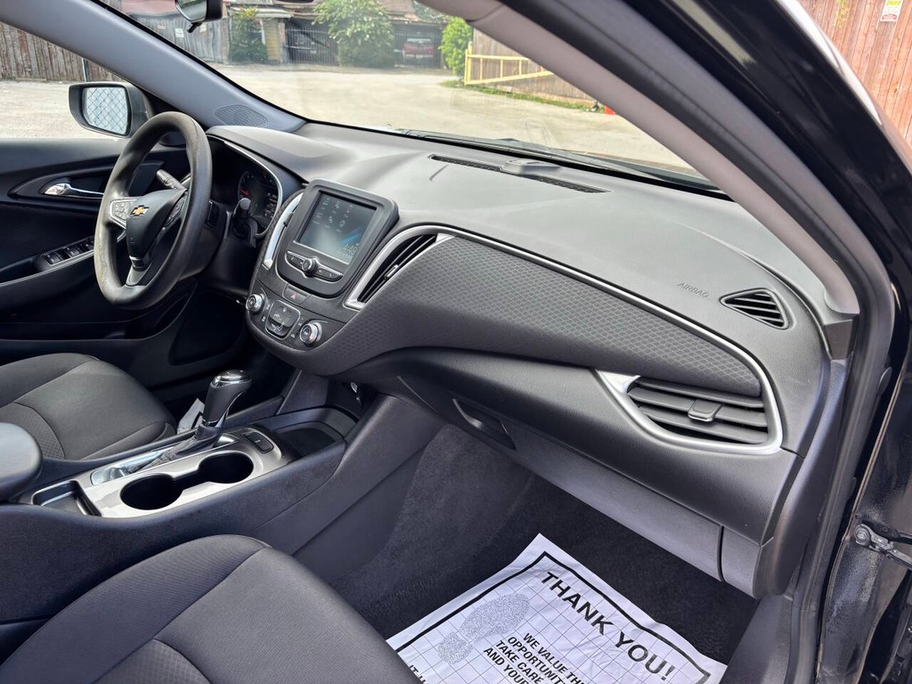 Chevrolet Malibu Vehicle Full-screen Gallery Image 11