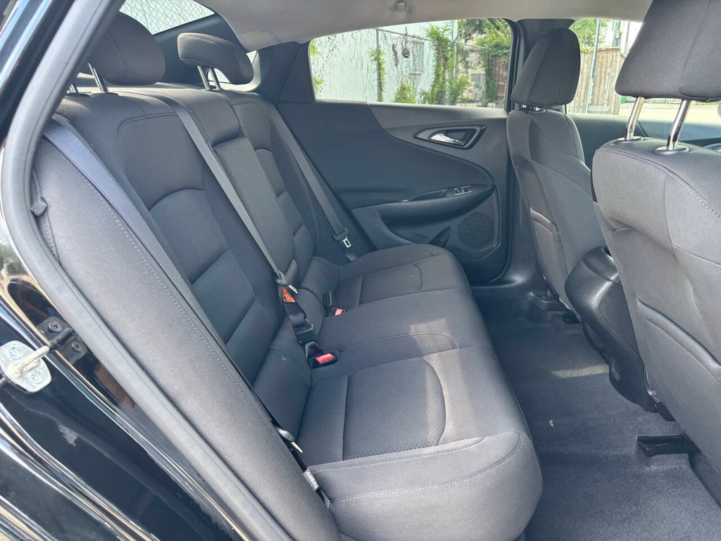 Chevrolet Malibu Vehicle Full-screen Gallery Image 16