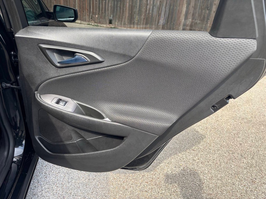 Chevrolet Malibu Vehicle Full-screen Gallery Image 17