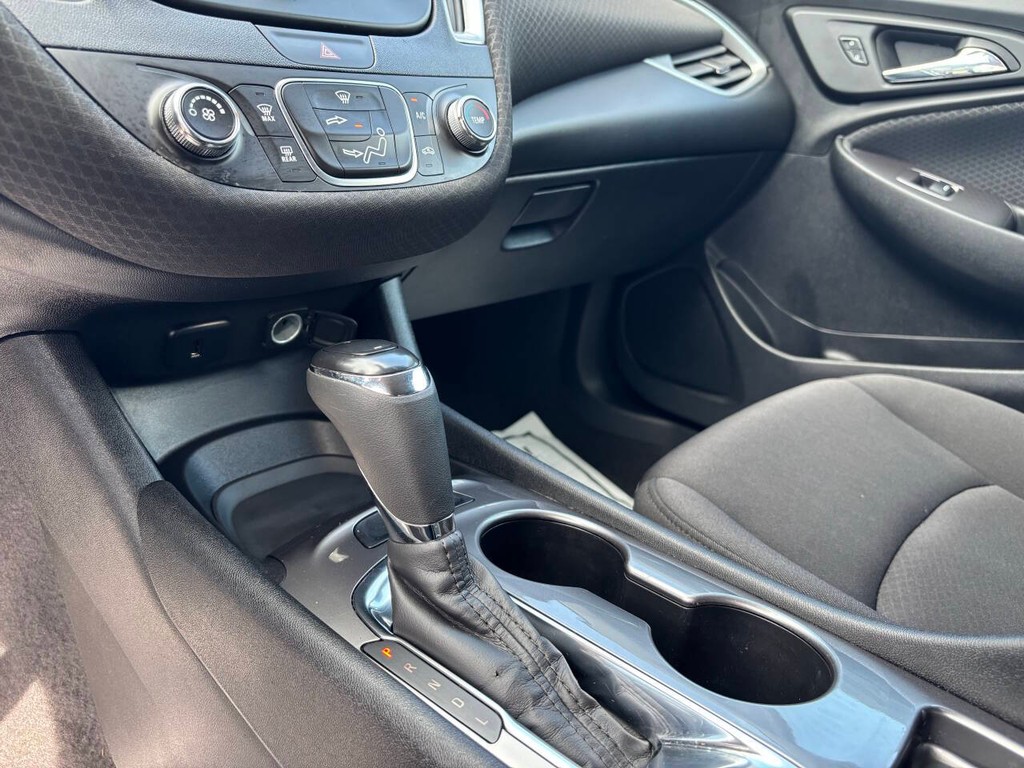 Chevrolet Malibu Vehicle Full-screen Gallery Image 22