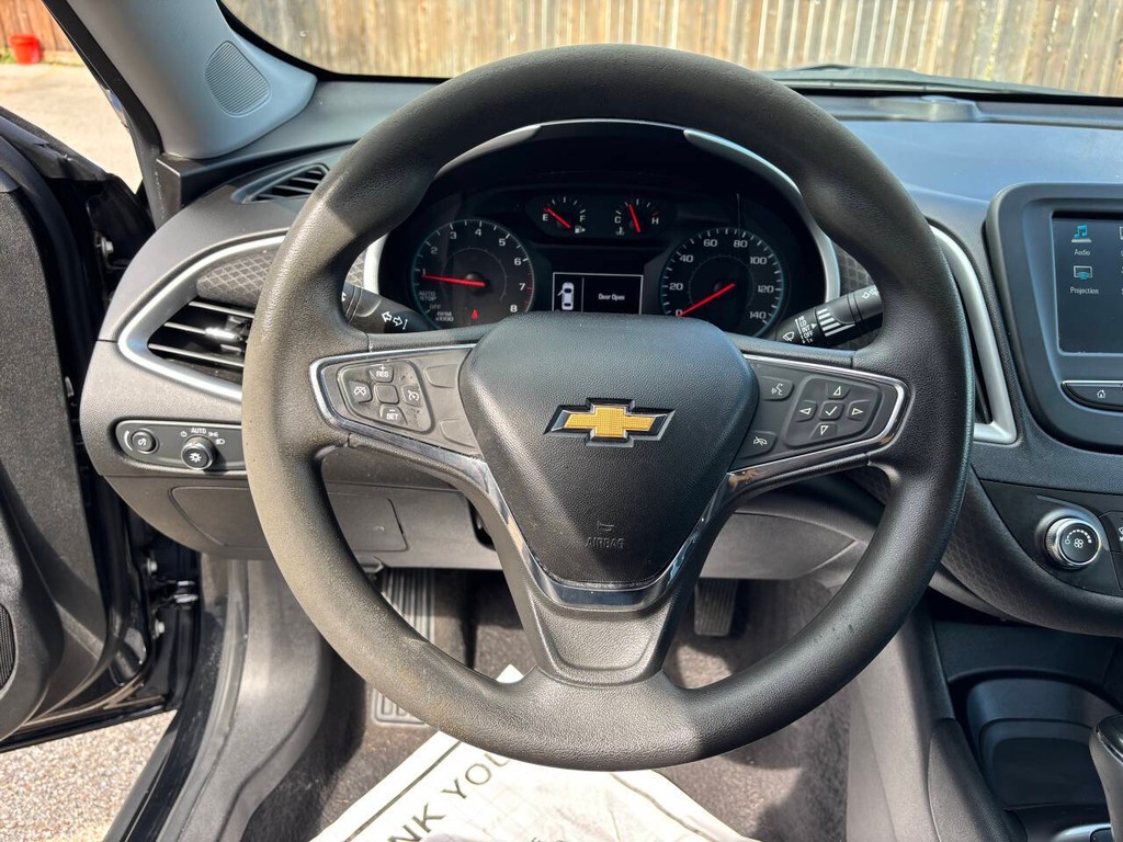 Chevrolet Malibu Vehicle Full-screen Gallery Image 23