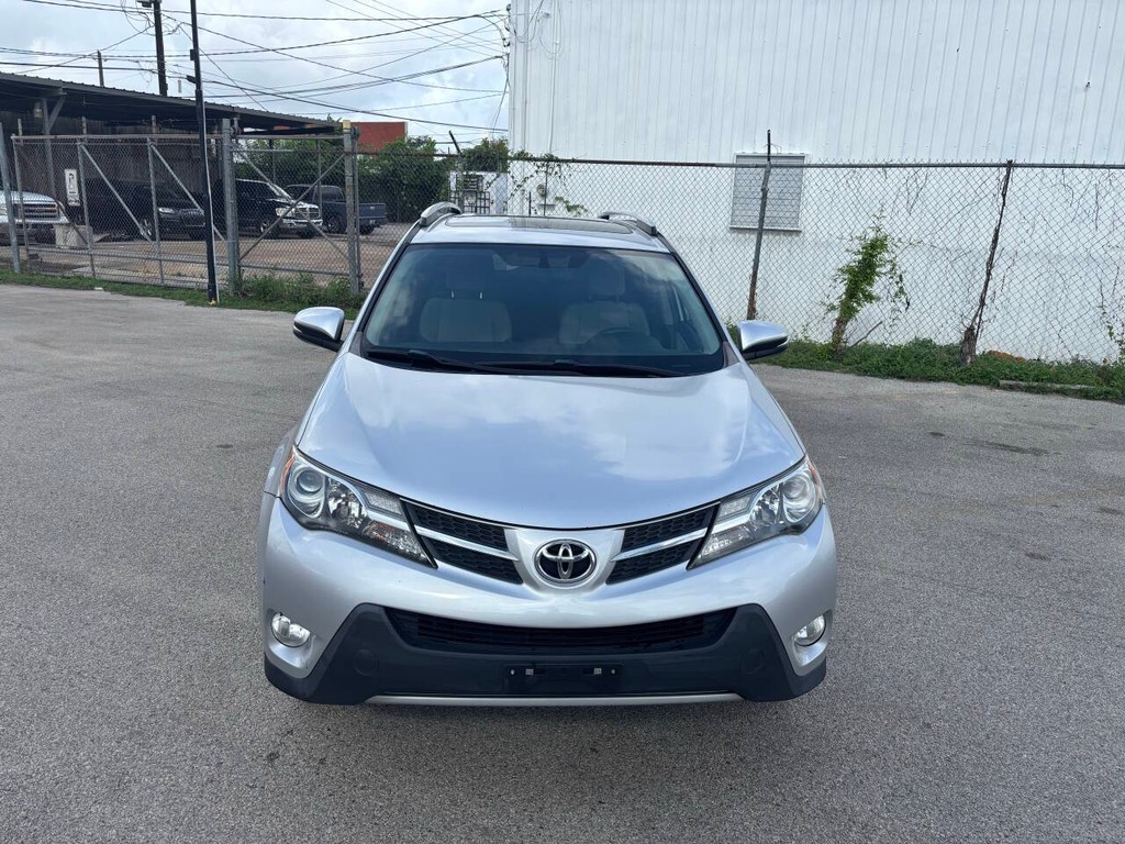 Toyota RAV4 Vehicle Full-screen Gallery Image 02
