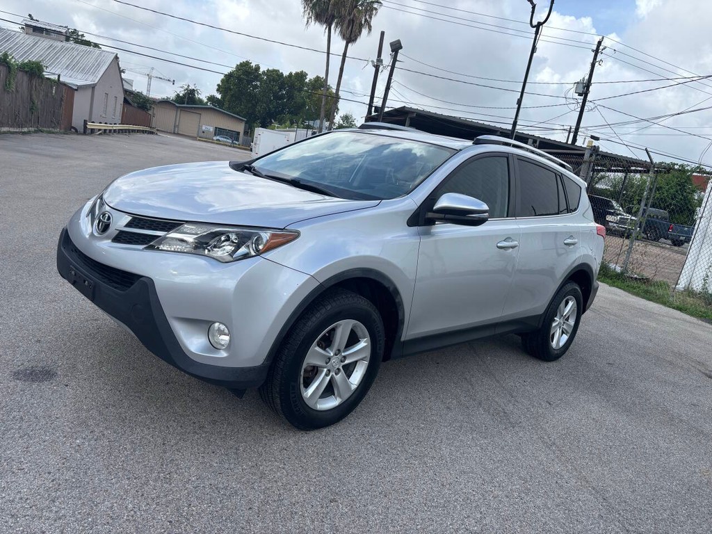 Toyota RAV4 Vehicle Full-screen Gallery Image 04