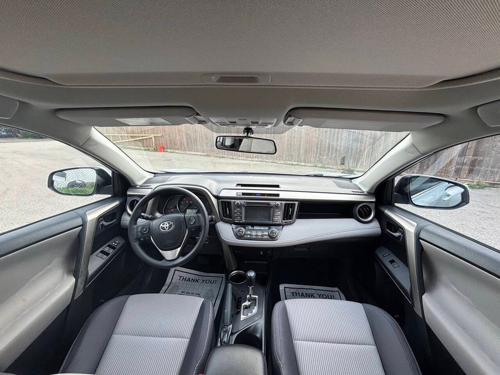 Toyota RAV4 Vehicle Full-screen Gallery Image 18