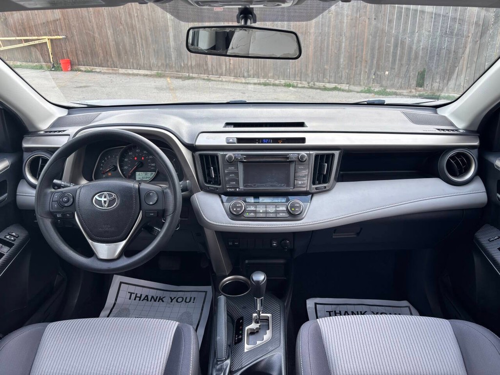 Toyota RAV4 Vehicle Full-screen Gallery Image 19