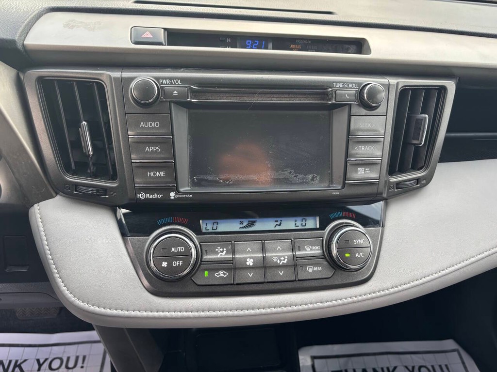 Toyota RAV4 Vehicle Full-screen Gallery Image 20