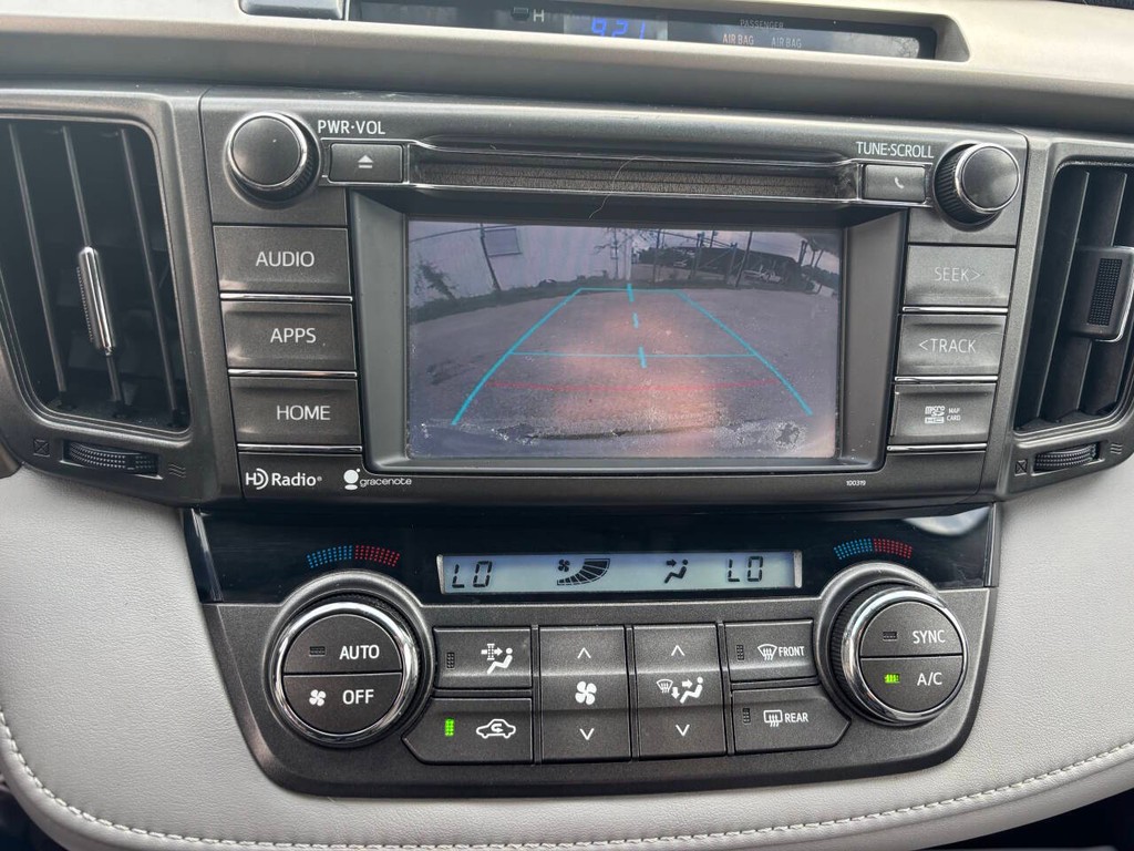 Toyota RAV4 Vehicle Full-screen Gallery Image 21