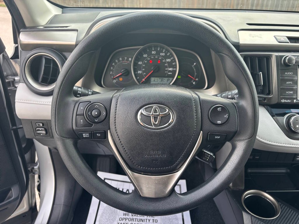 Toyota RAV4 Vehicle Full-screen Gallery Image 23