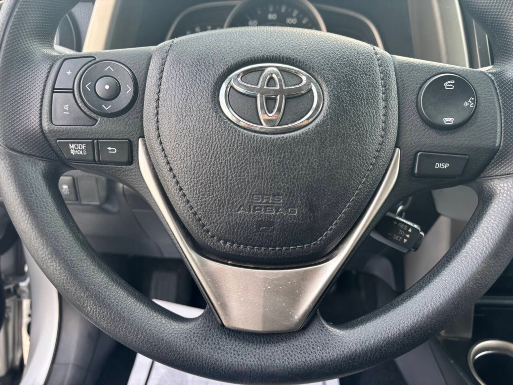 Toyota RAV4 Vehicle Full-screen Gallery Image 24