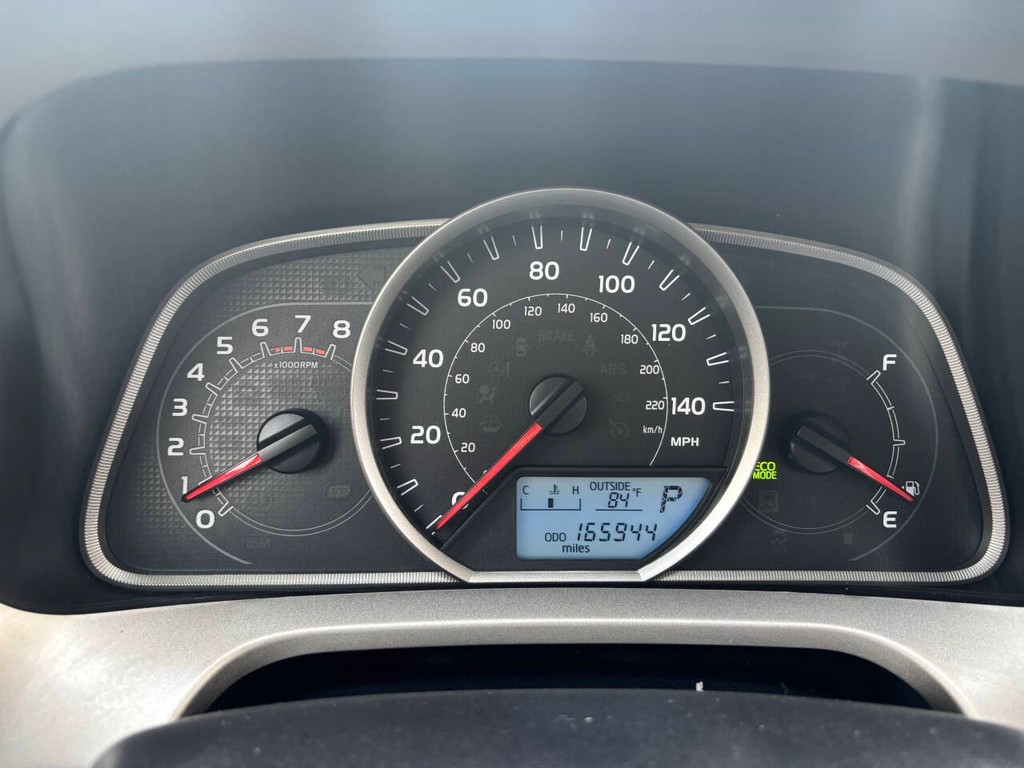 Toyota RAV4 Vehicle Full-screen Gallery Image 27