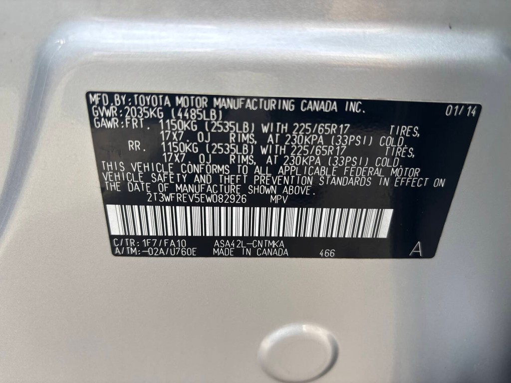 Toyota RAV4 Vehicle Full-screen Gallery Image 29