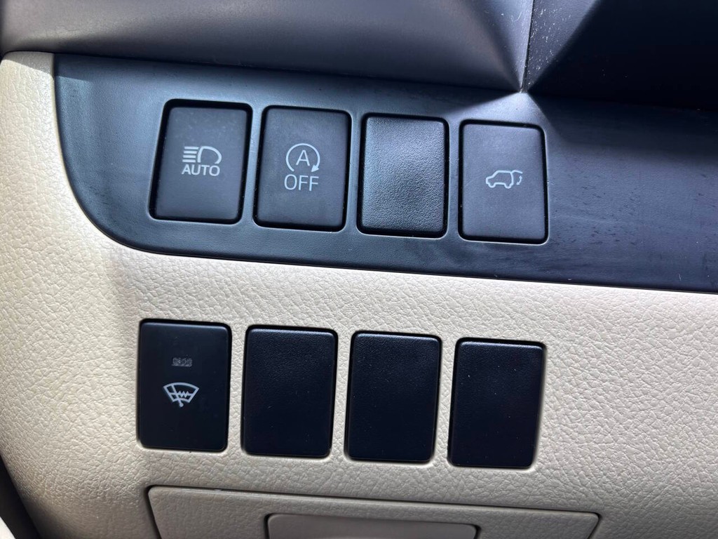 Toyota Highlander Vehicle Full-screen Gallery Image 28