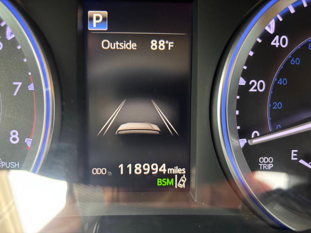 Toyota Highlander Vehicle Full-screen Gallery Image 33