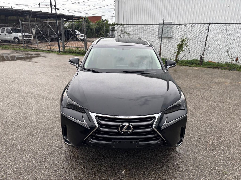 Lexus NX 200t Vehicle Full-screen Gallery Image 03