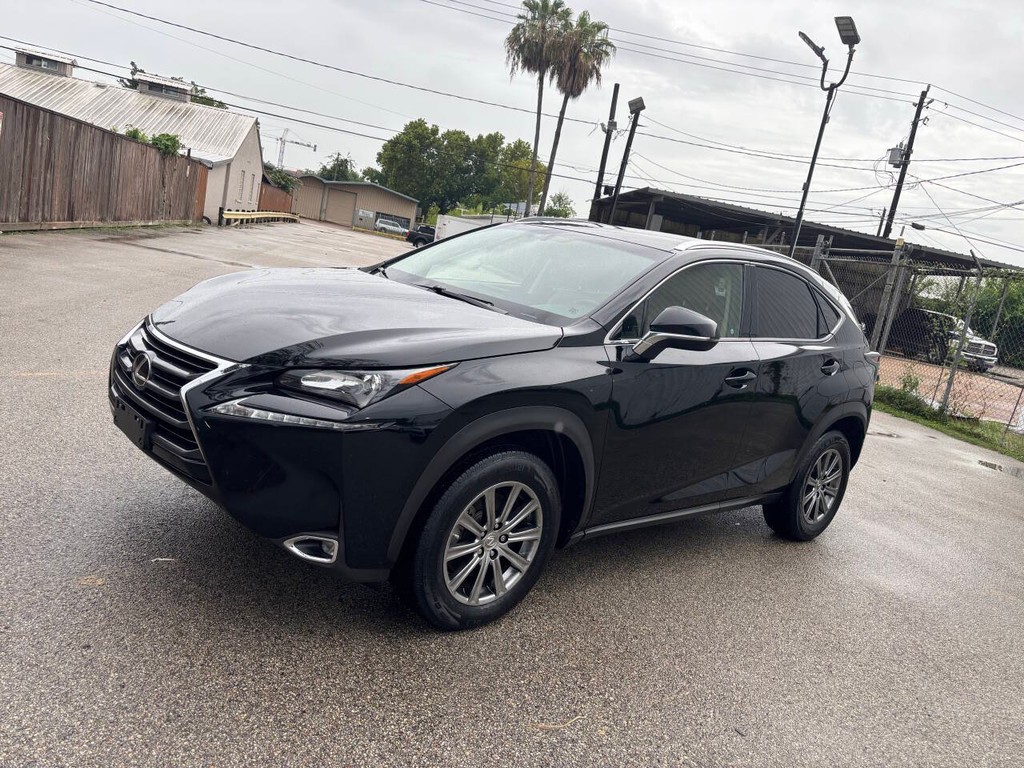 Lexus NX 200t Vehicle Full-screen Gallery Image 04