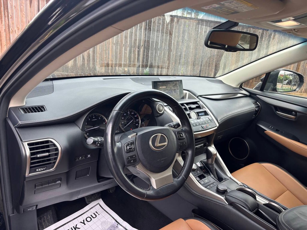 Lexus NX 200t Vehicle Full-screen Gallery Image 08