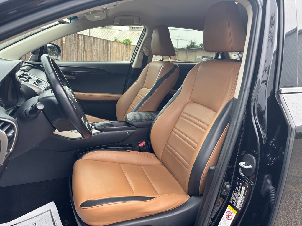 Lexus NX 200t Vehicle Full-screen Gallery Image 09
