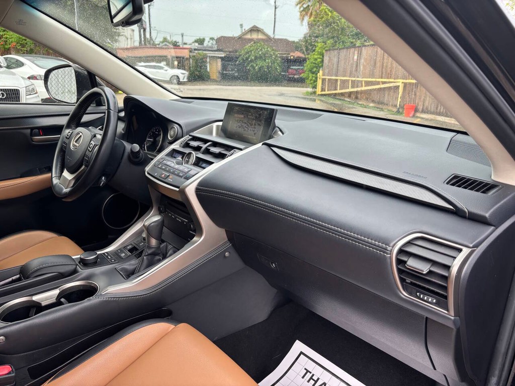 Lexus NX 200t Vehicle Full-screen Gallery Image 11