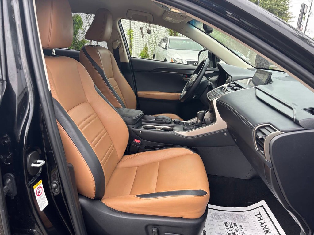 Lexus NX 200t Vehicle Full-screen Gallery Image 12