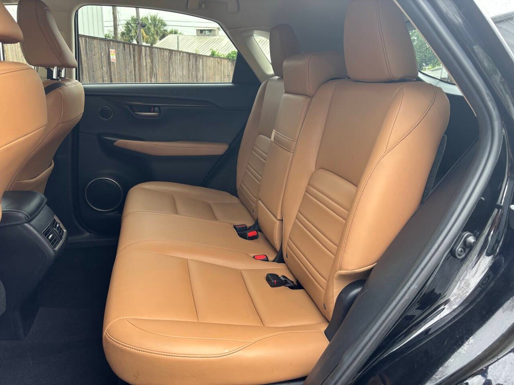 Lexus NX 200t Vehicle Full-screen Gallery Image 14